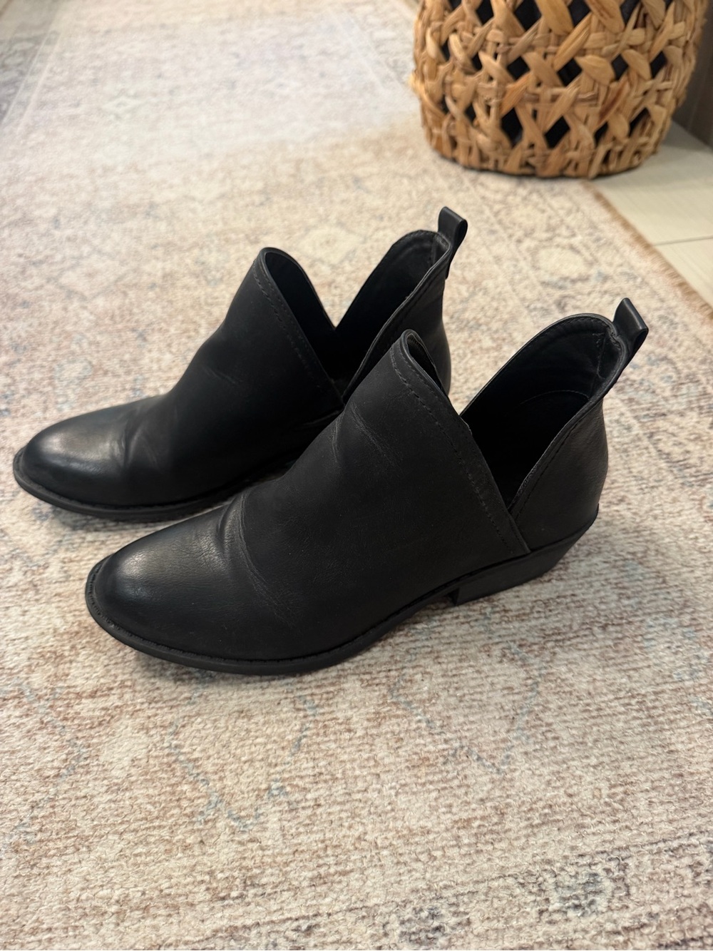 Universal Thread Womens Black Chukka Chelsea Booties